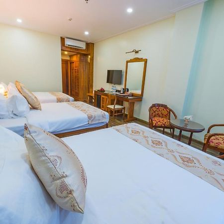 กำปงธม รอยัล โฮเต็ล Hotel ภายนอก รูปภาพ