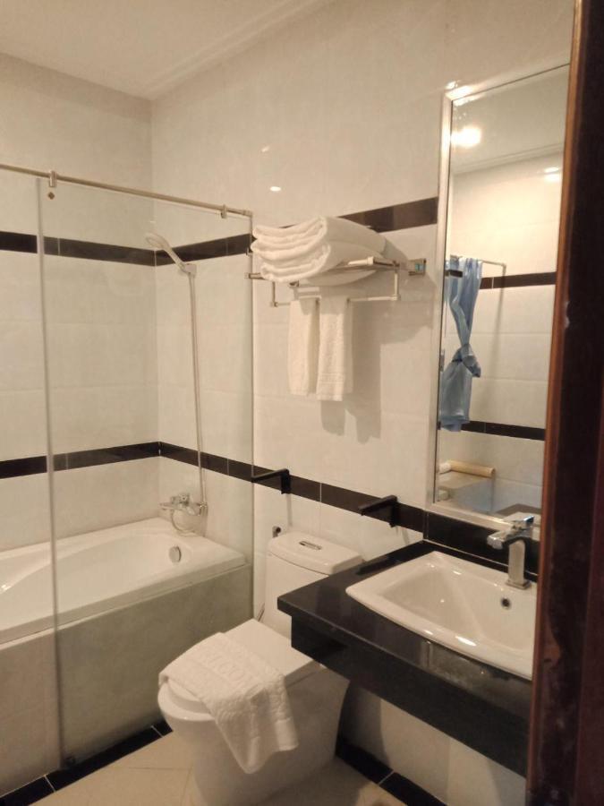กำปงธม รอยัล โฮเต็ล Hotel ภายนอก รูปภาพ