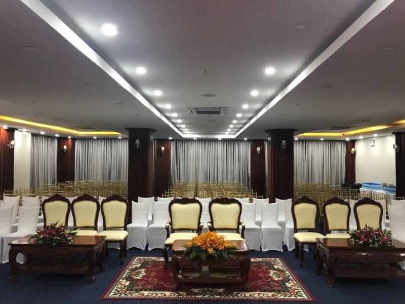 กำปงธม รอยัล โฮเต็ล Hotel ภายนอก รูปภาพ