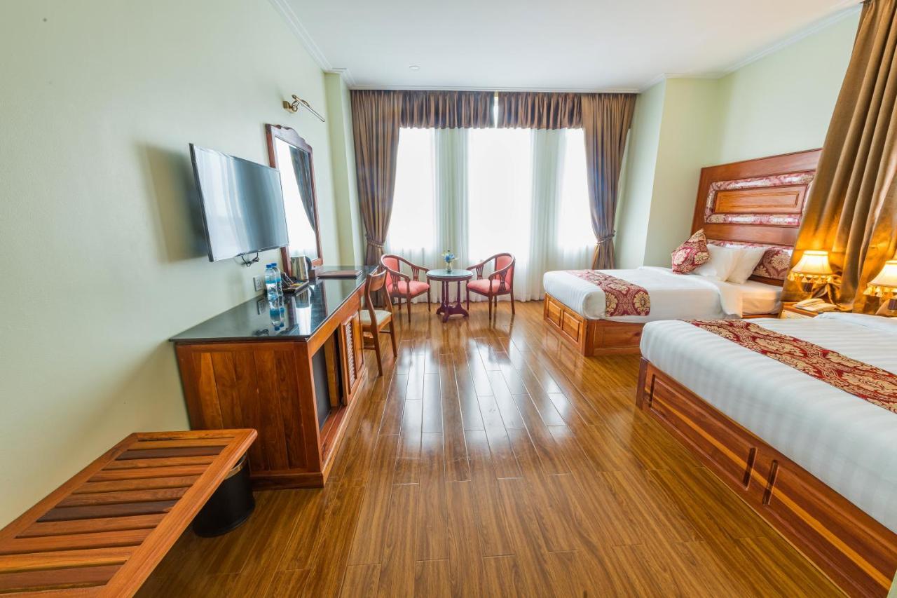 กำปงธม รอยัล โฮเต็ล Hotel ภายนอก รูปภาพ